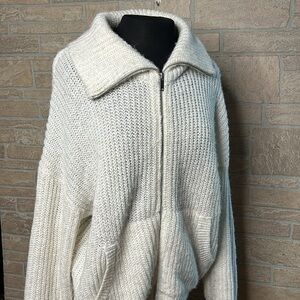Old Navy White Cozy Soft Zip Up Sweater Size Large, worn once